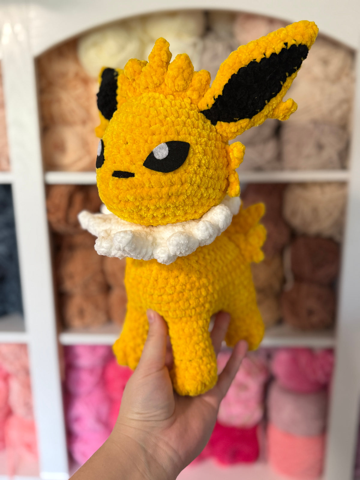 Standing Jolteon