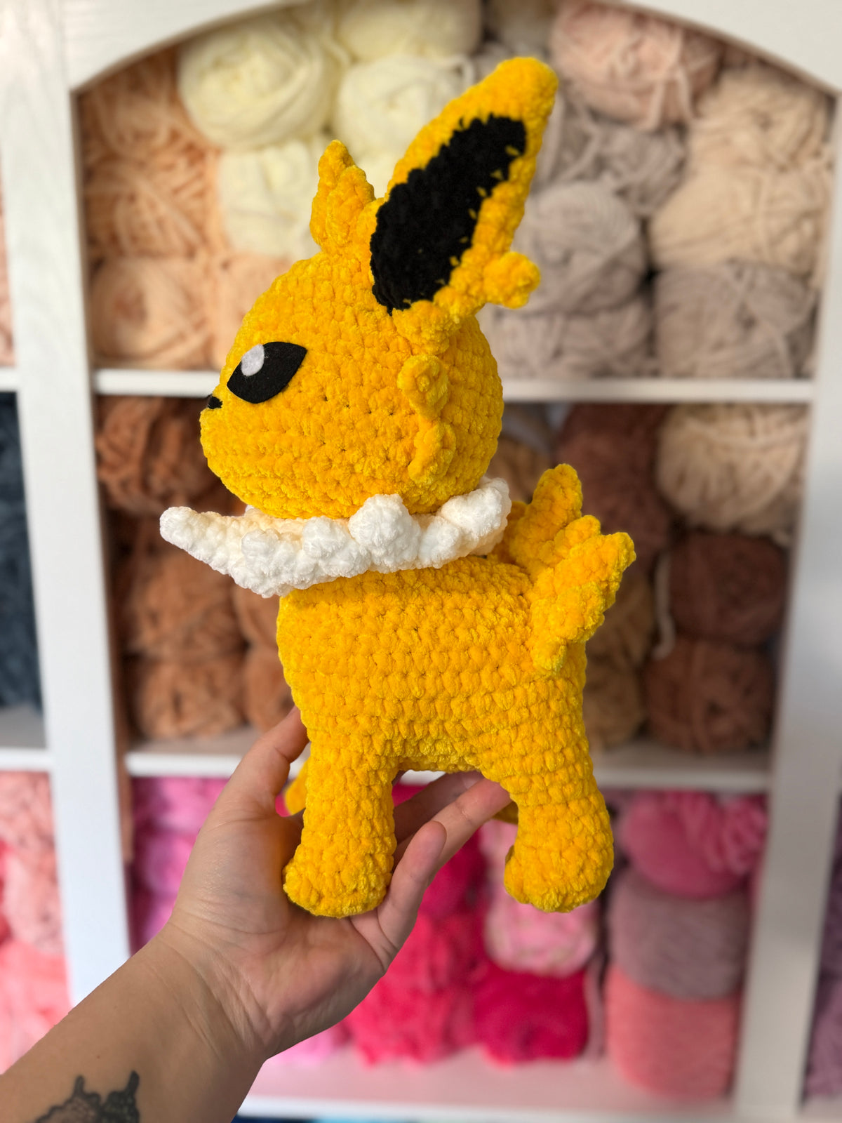 Standing Jolteon