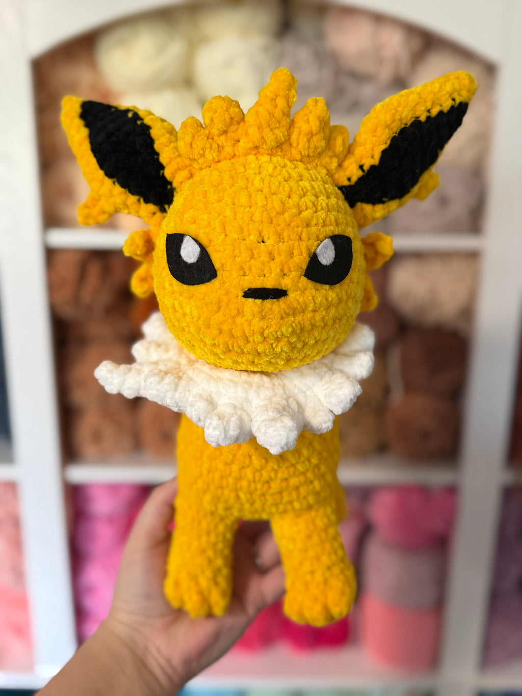 Standing Jolteon